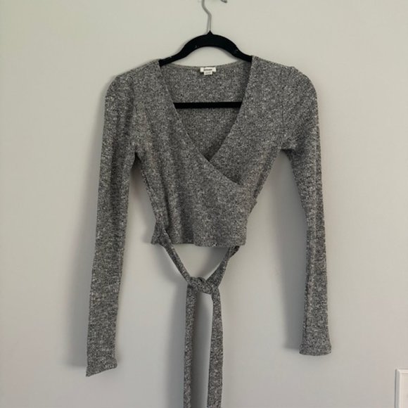 Garage Women's Tie Waste Crop Sweater Size Extra Small - Picture 1 of 3